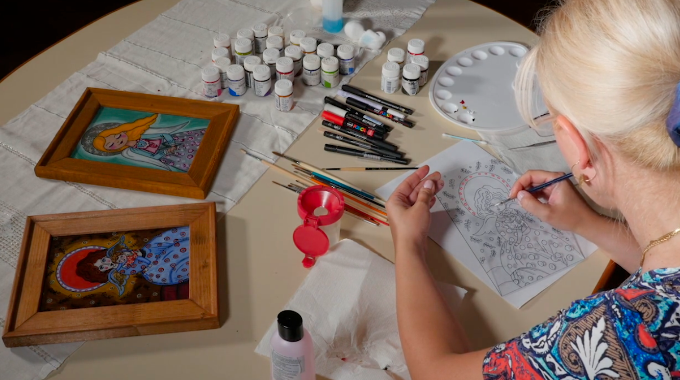 Încarcă clipul video: Ioana painting