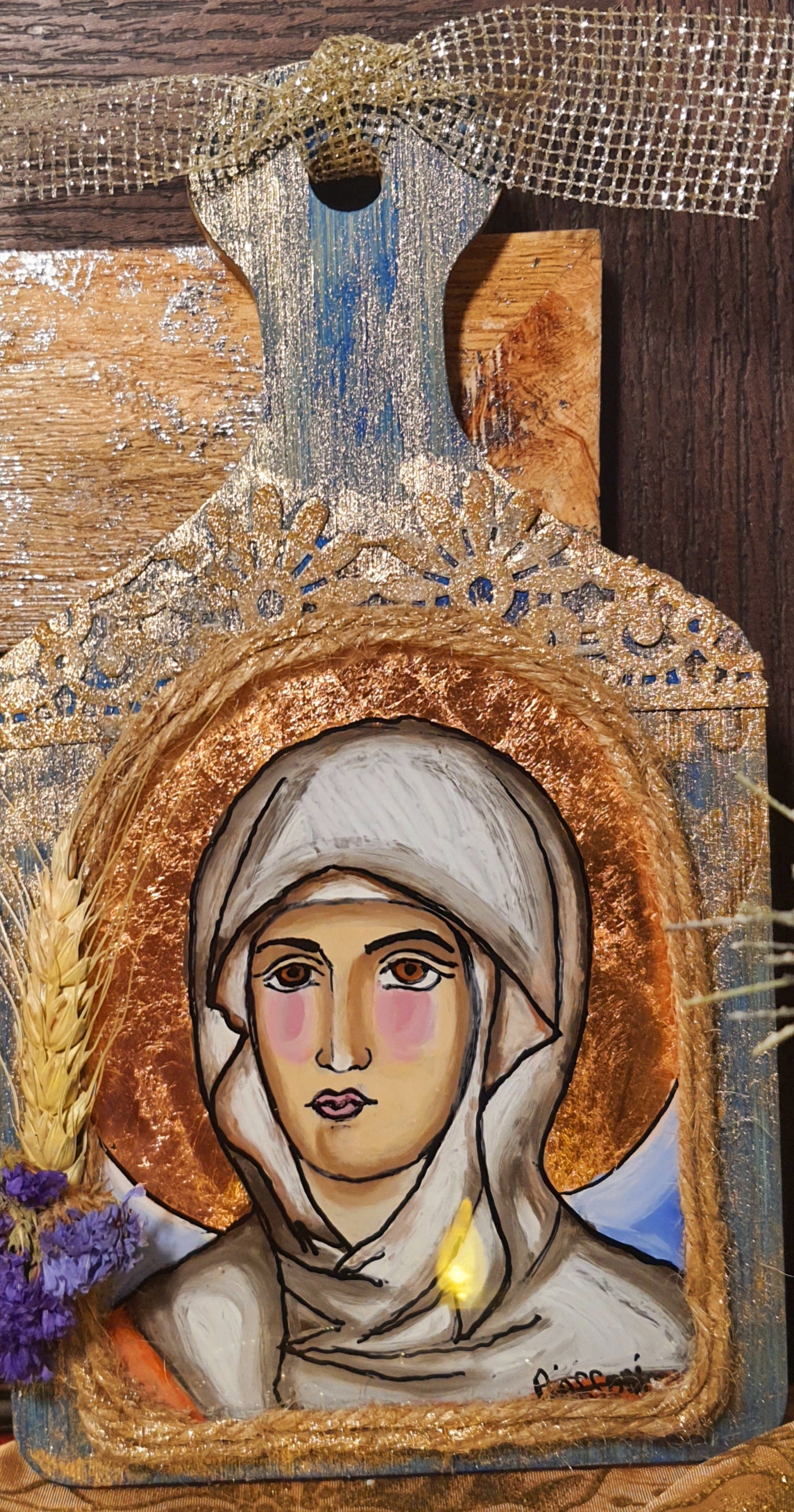 Iconul Aureolat: Femeia cu Naframa Albă