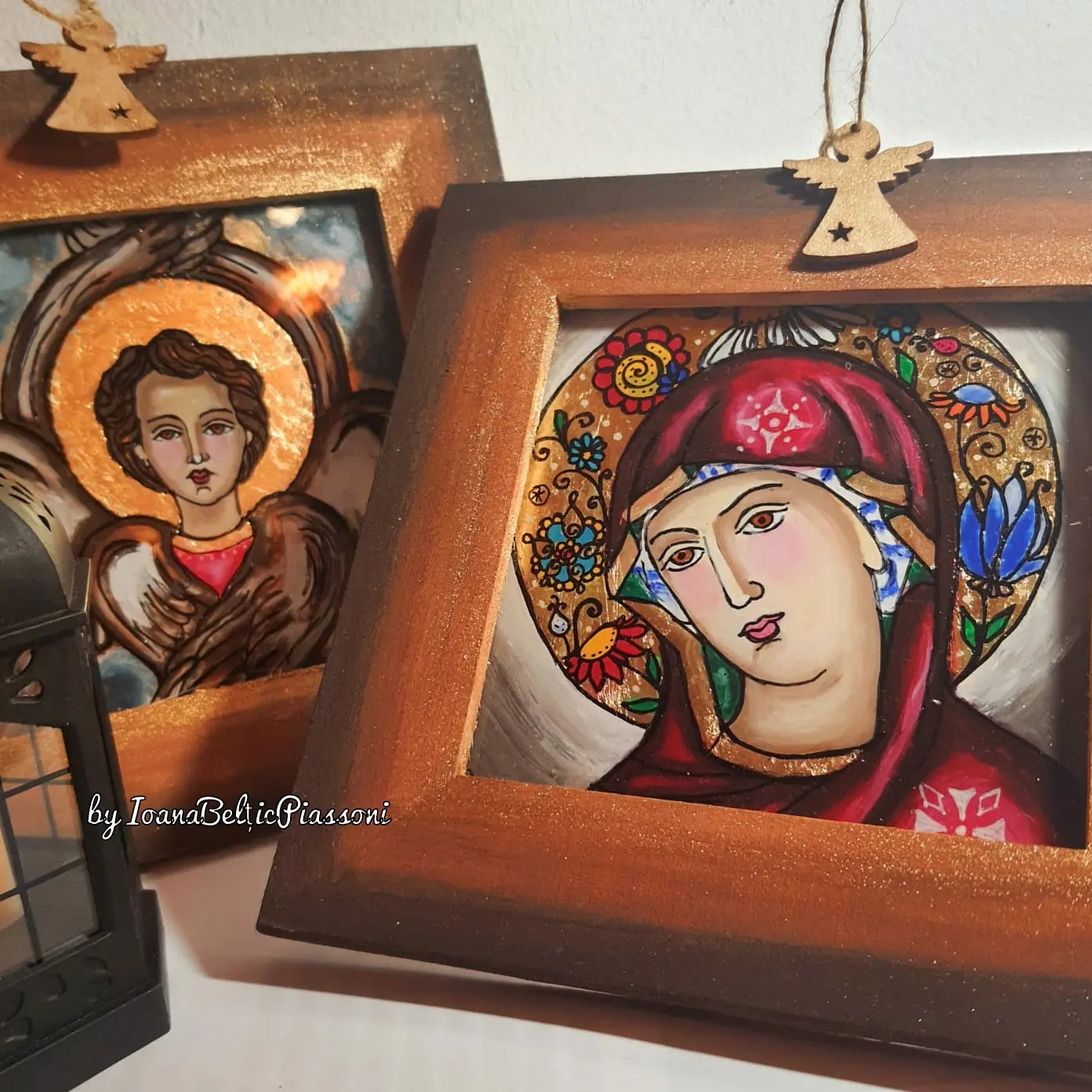 Maica Domnului: Lumina Sacrală pe Sticlă